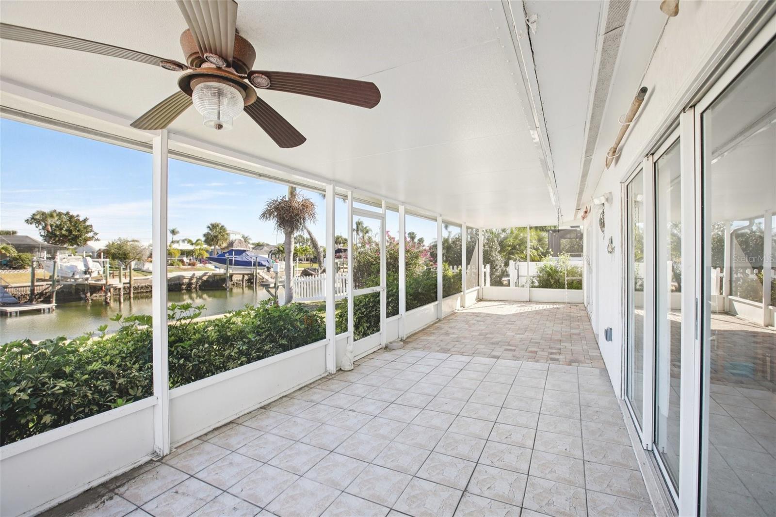 FLOR A MAR - Residential