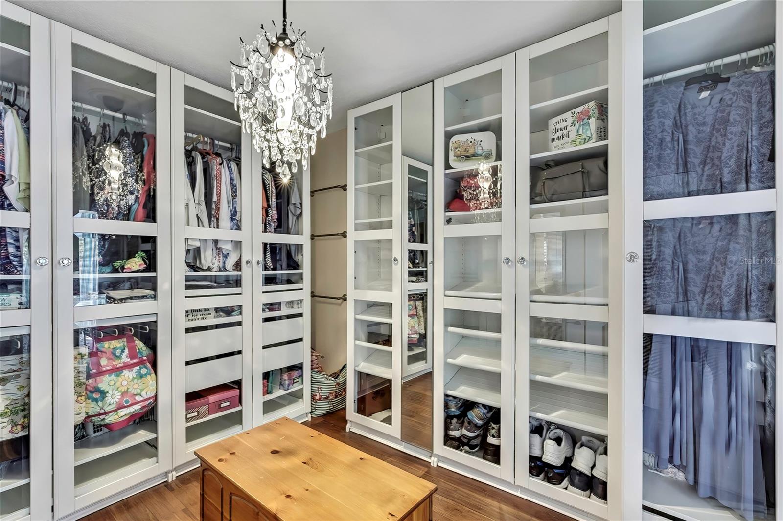 SHERMAN HILLS SEC 1 - Residential