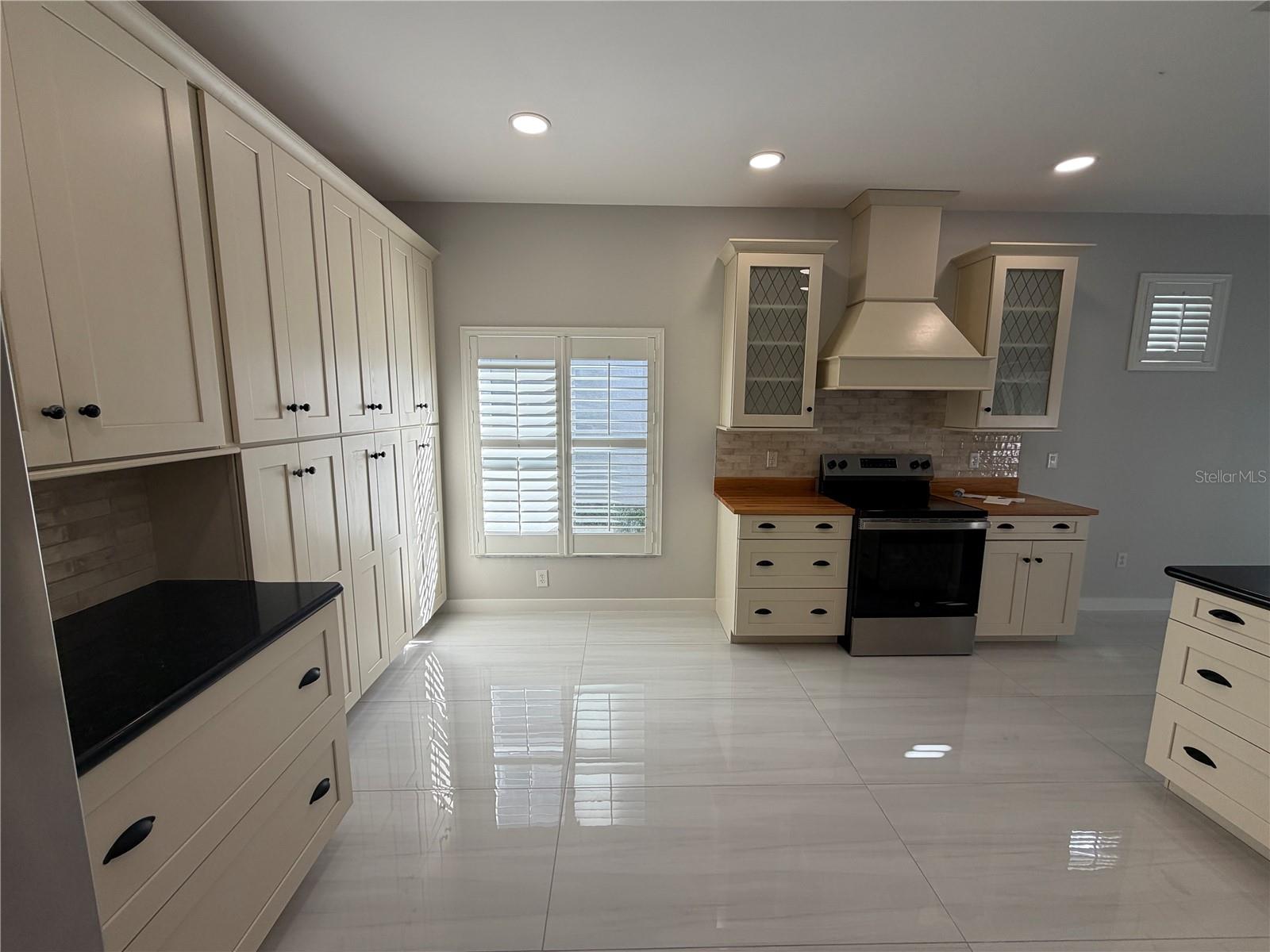 AVALON PARK VILLAGE 03 47/96 - Residential Lease