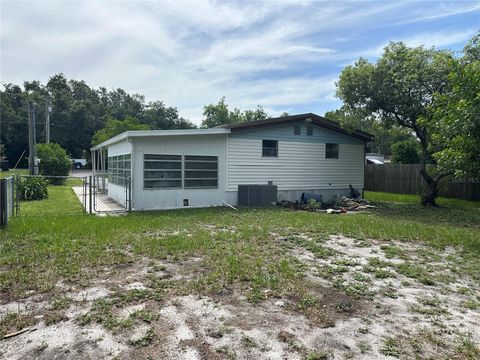 A home in LAKE WALES