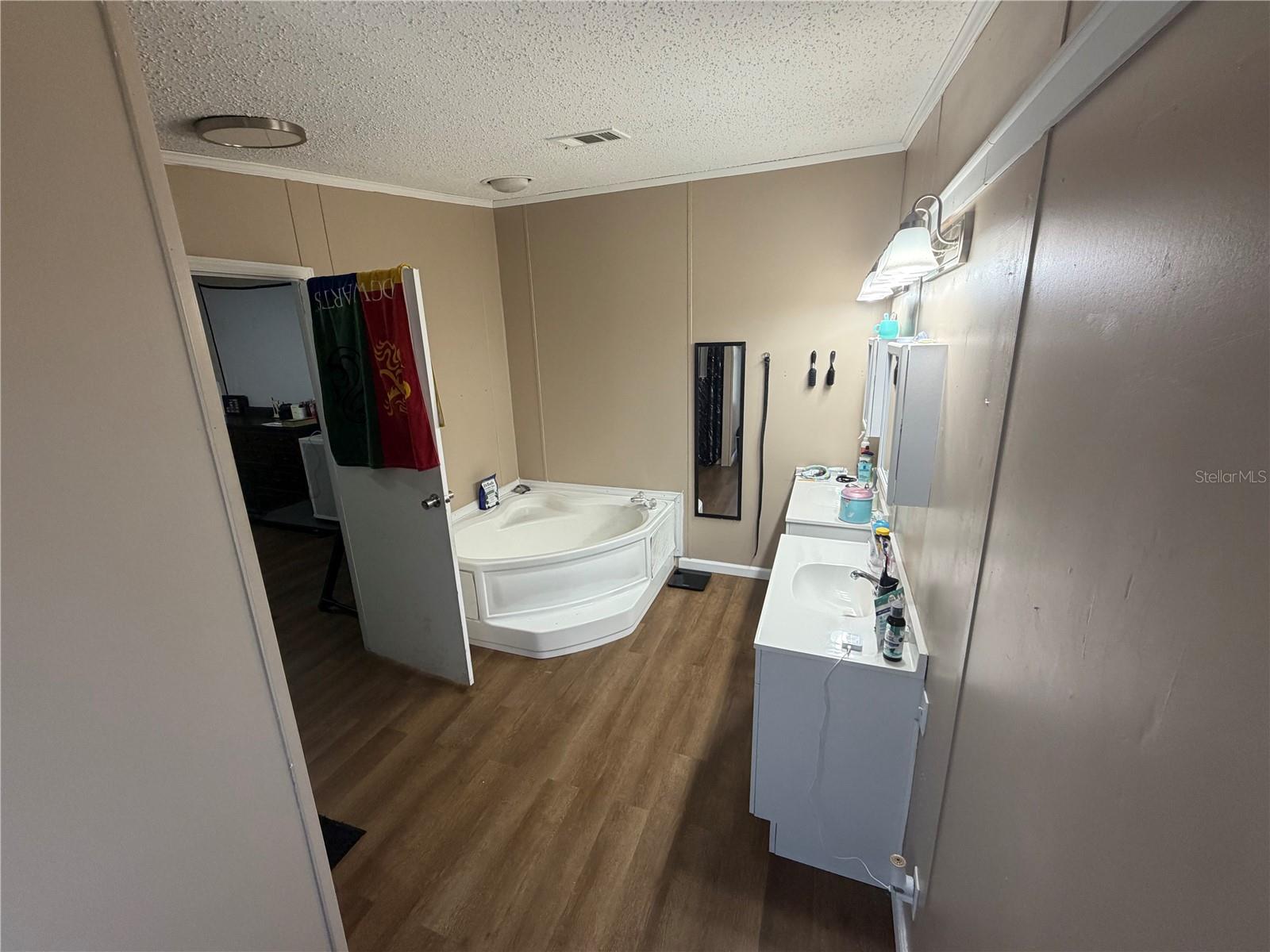 COUNTRY VIEW ESTATES - Residential