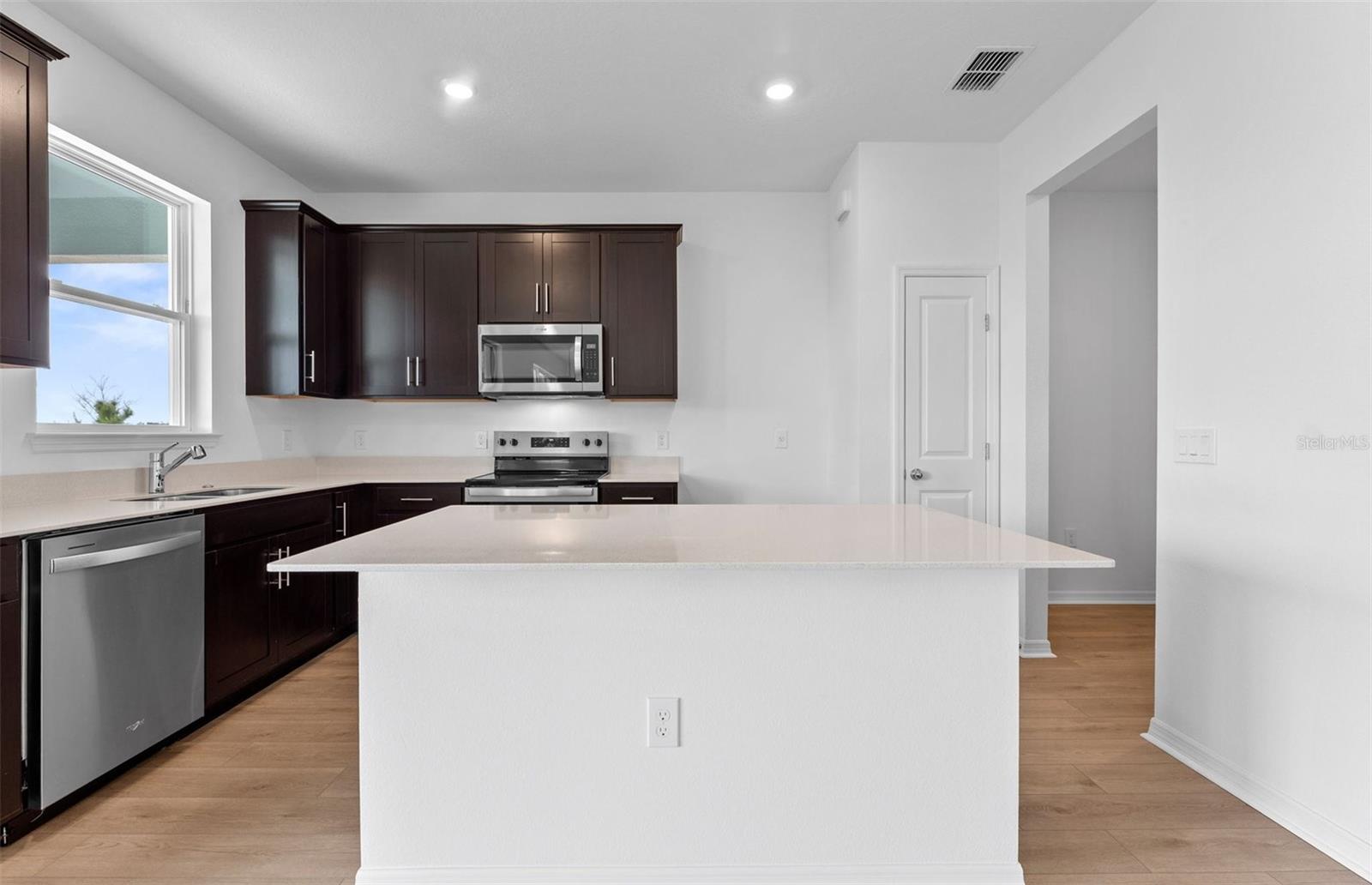 1277 LAKERIDGE WAY