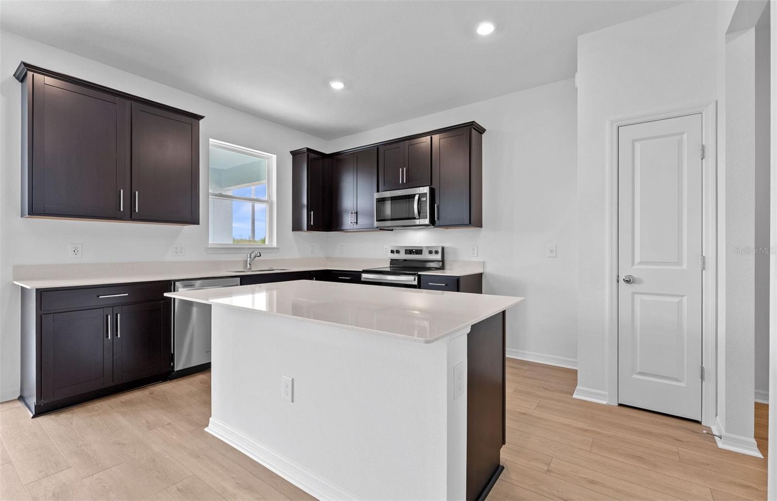 1277 LAKERIDGE WAY