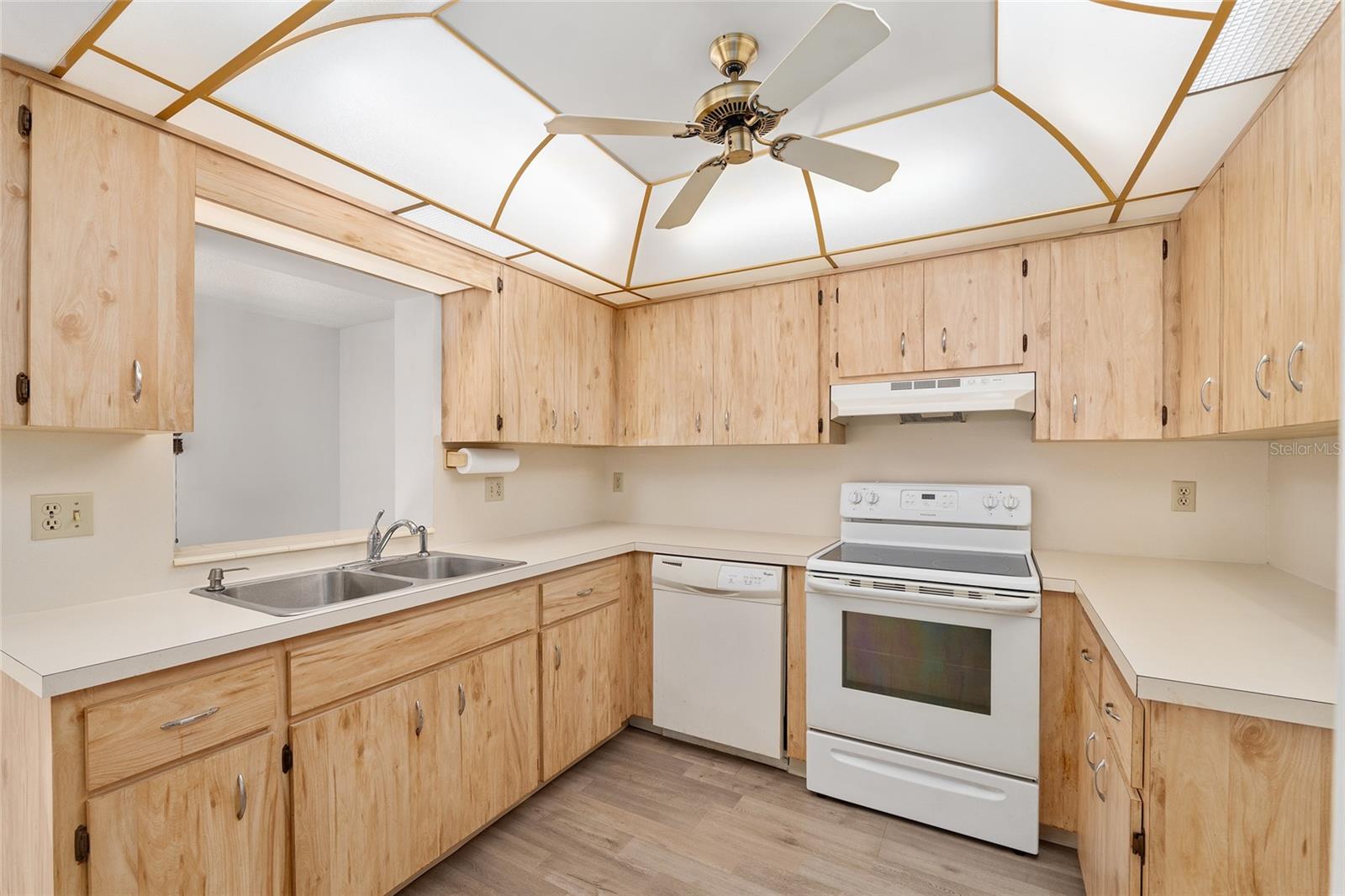 ON TOP OF THE WORLD - Residential