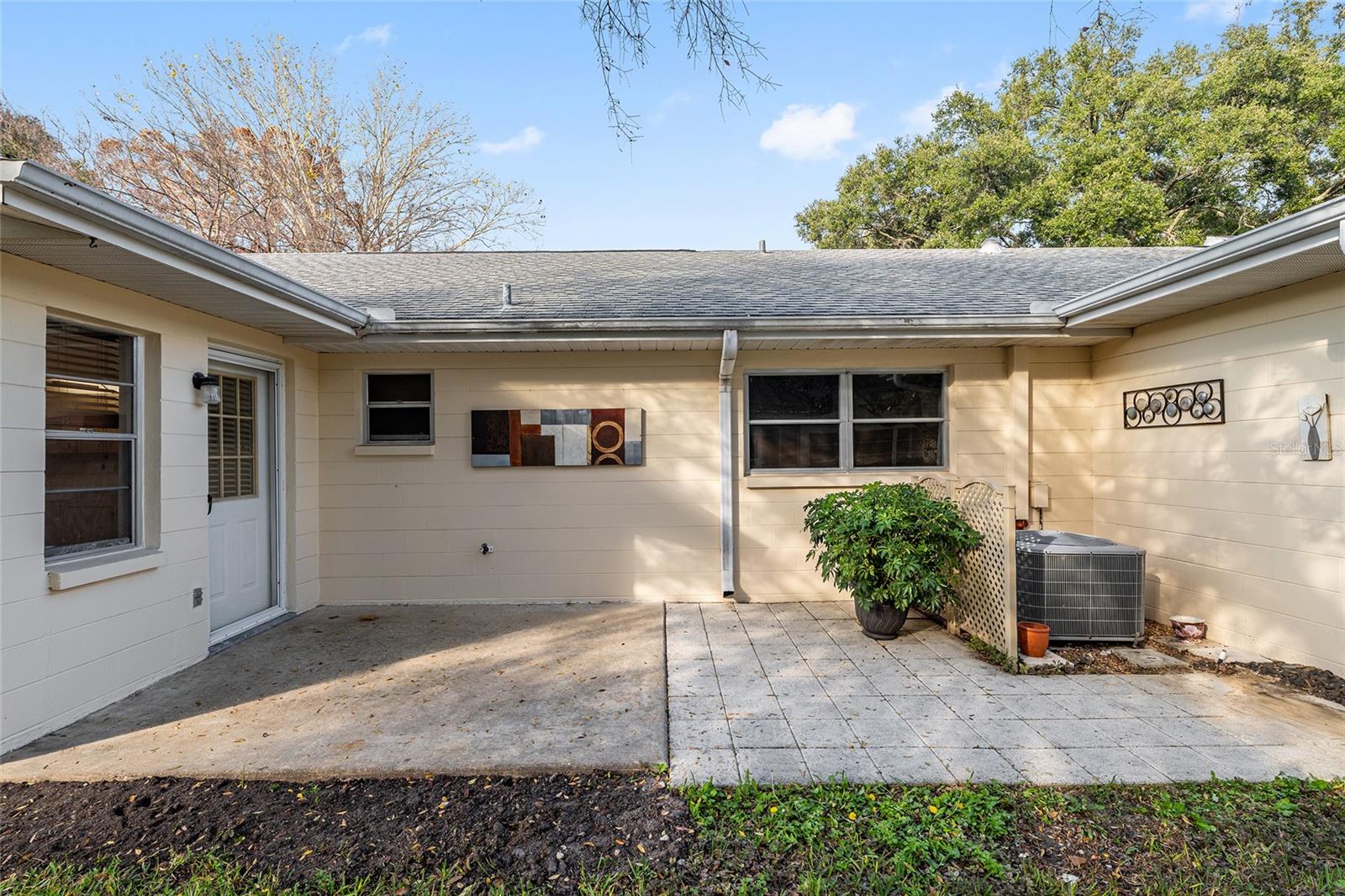 ON TOP OF THE WORLD - Residential