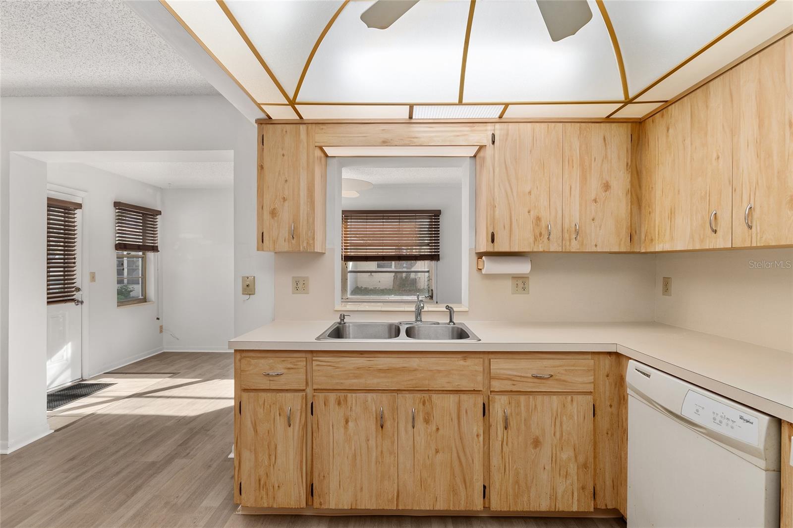 ON TOP OF THE WORLD - Residential