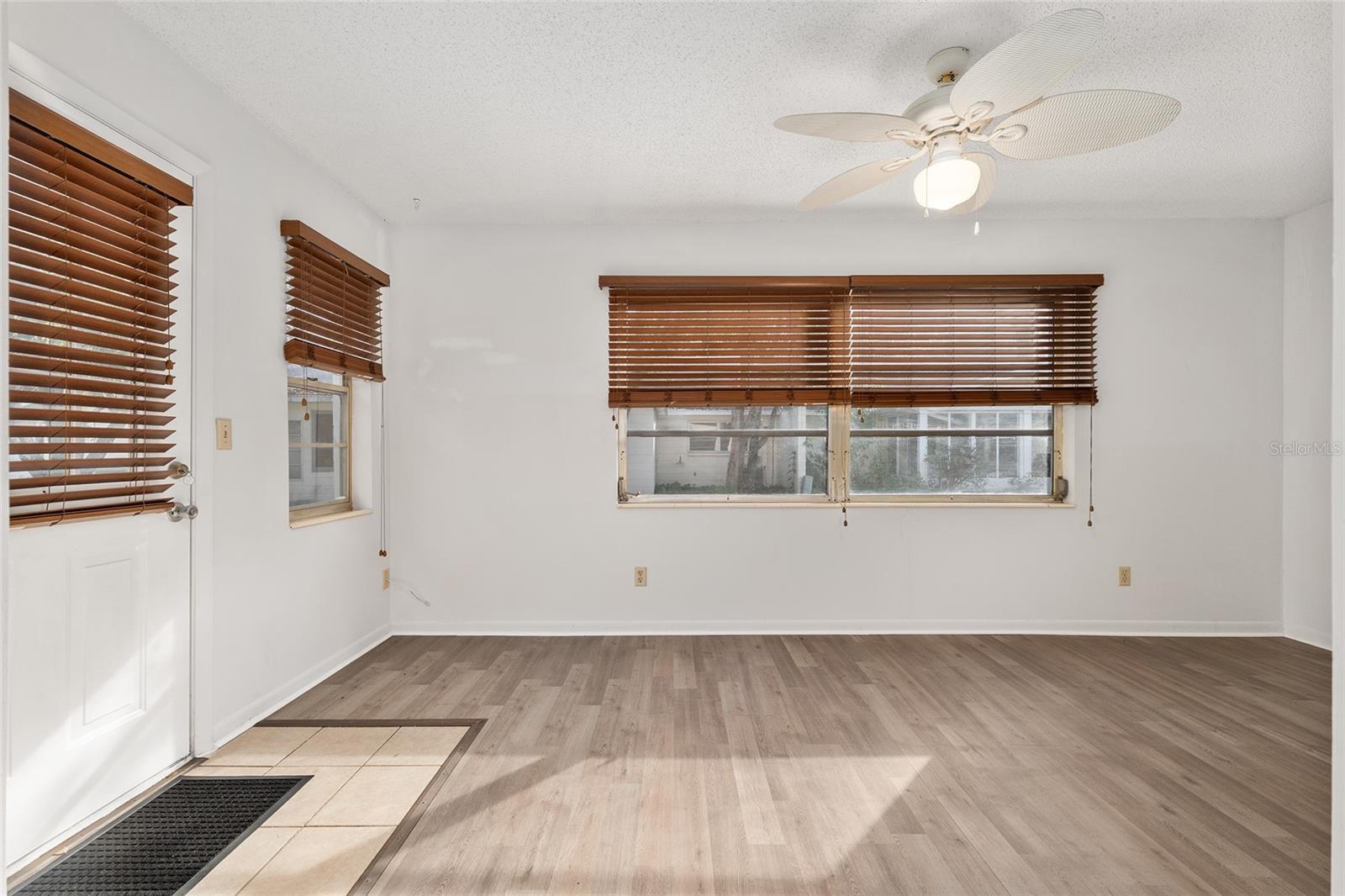 ON TOP OF THE WORLD - Residential