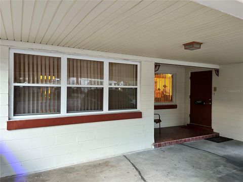 A home in WINTER HAVEN