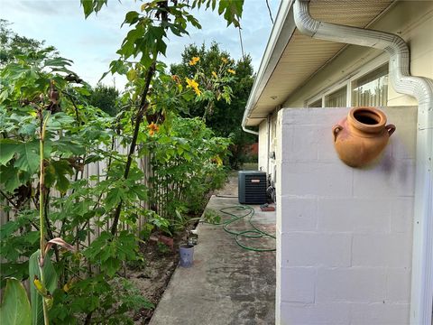 A home in WINTER HAVEN