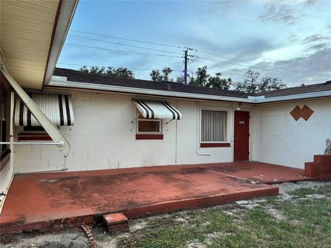 A home in WINTER HAVEN