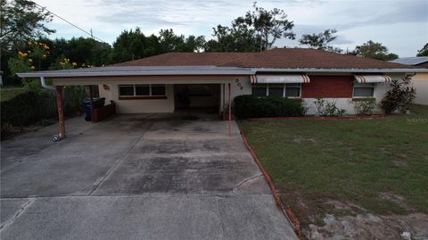 A home in WINTER HAVEN