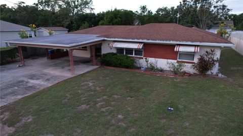 A home in WINTER HAVEN