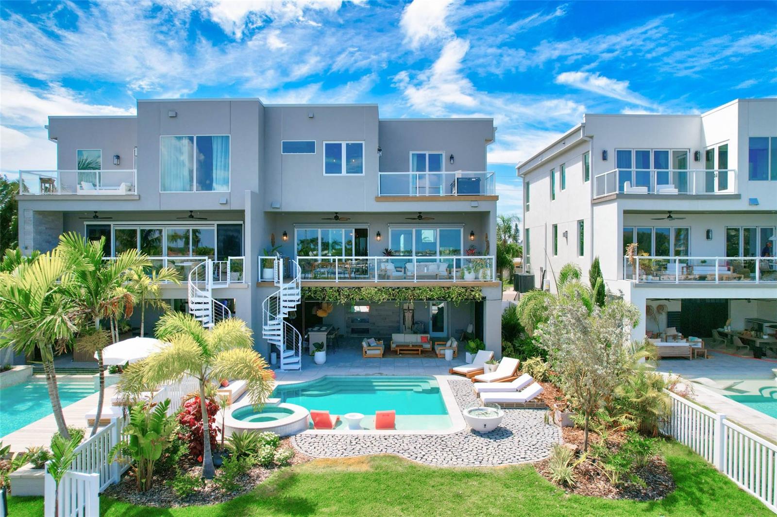 VILLA CAPRI - TI3 A CONDO - Residential