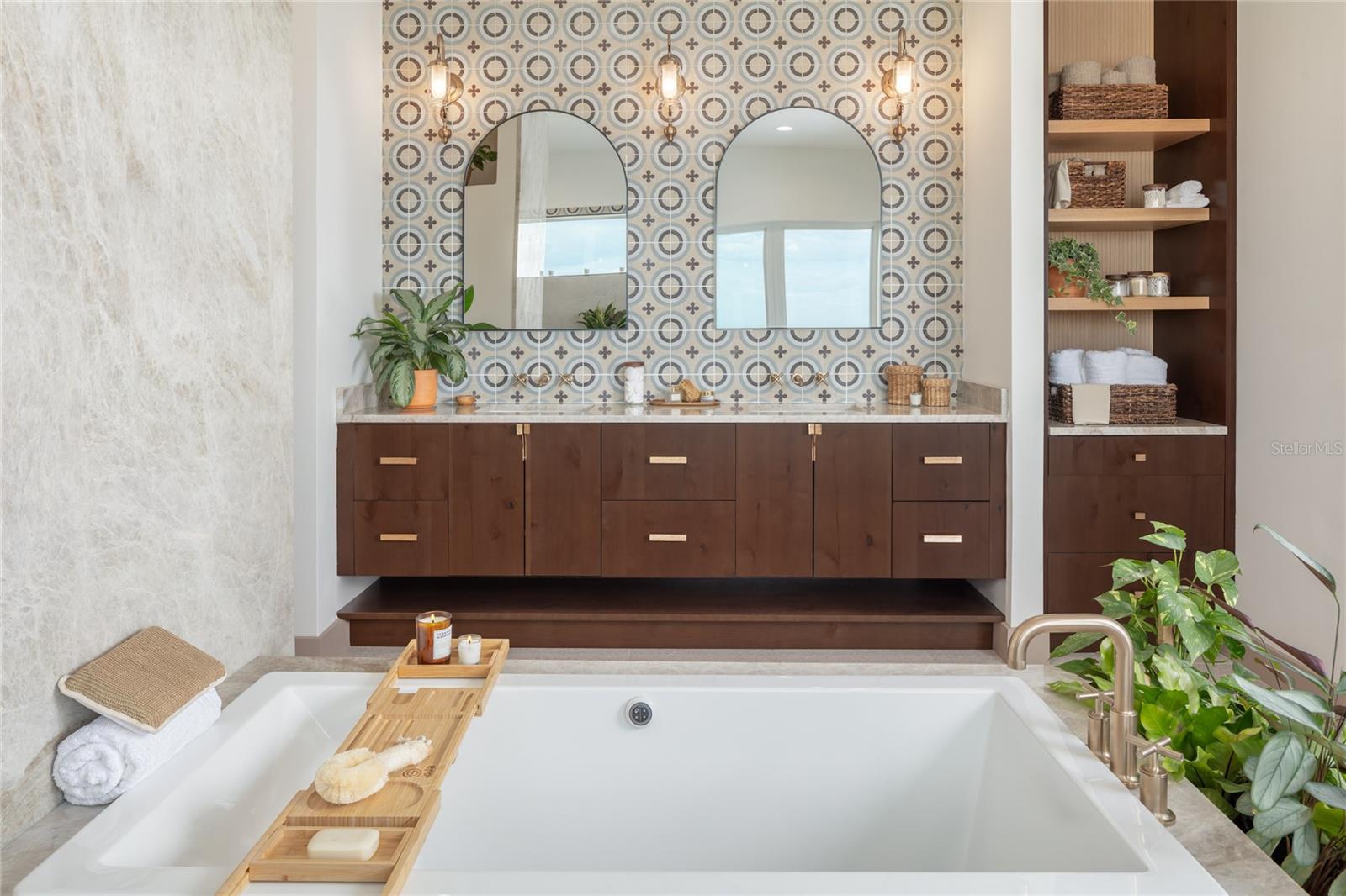 VILLA CAPRI - TI3 A CONDO - Residential