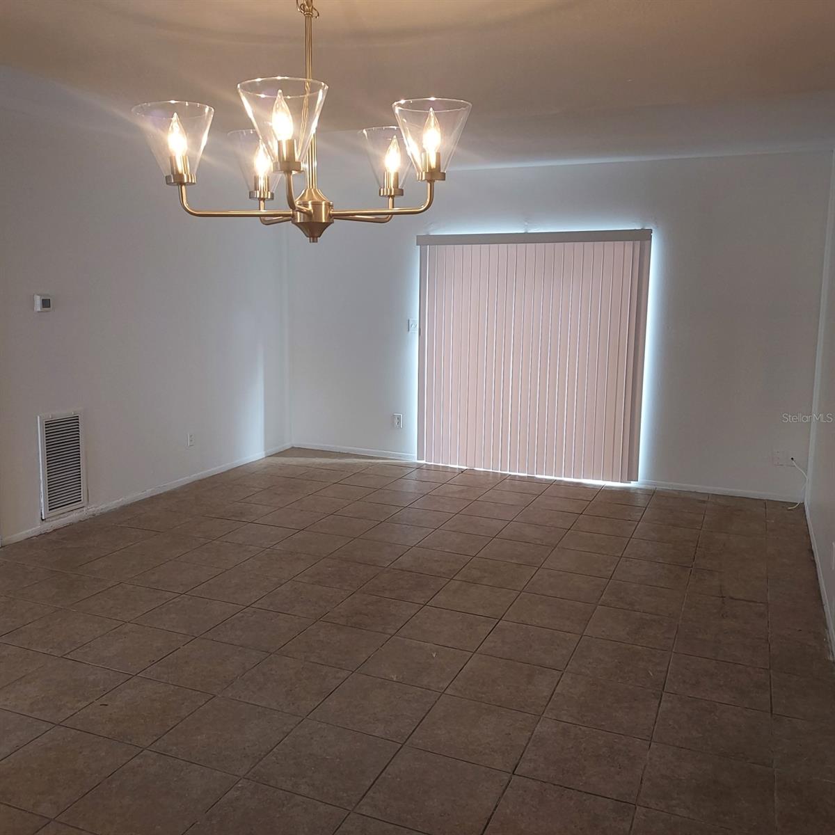 UNIVERSITY SQUARE UNIT 3 RE - Residential Lease