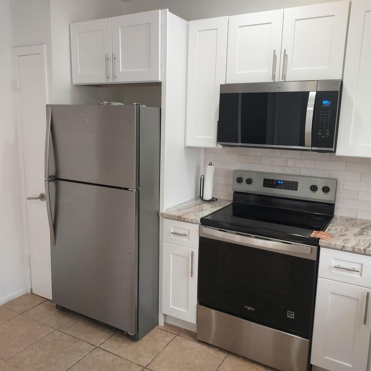 UNIVERSITY SQUARE UNIT 3 RE - Residential Lease