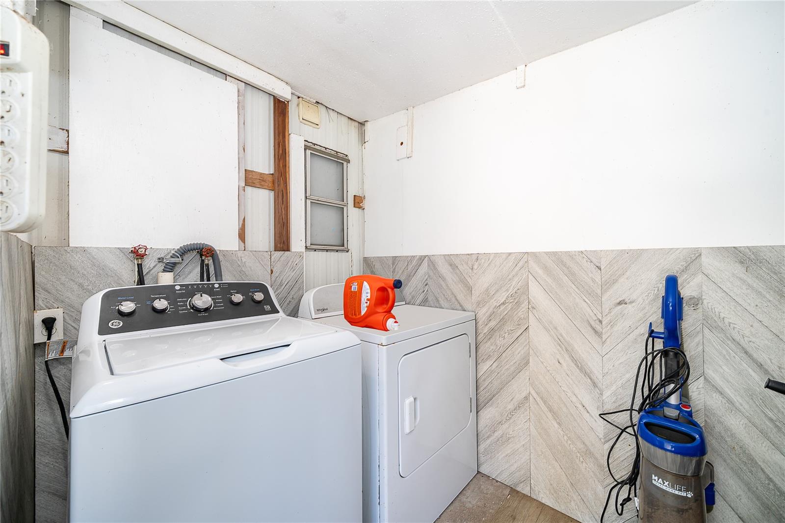 CHRISTMAS PARK FIRST ADD - Residential