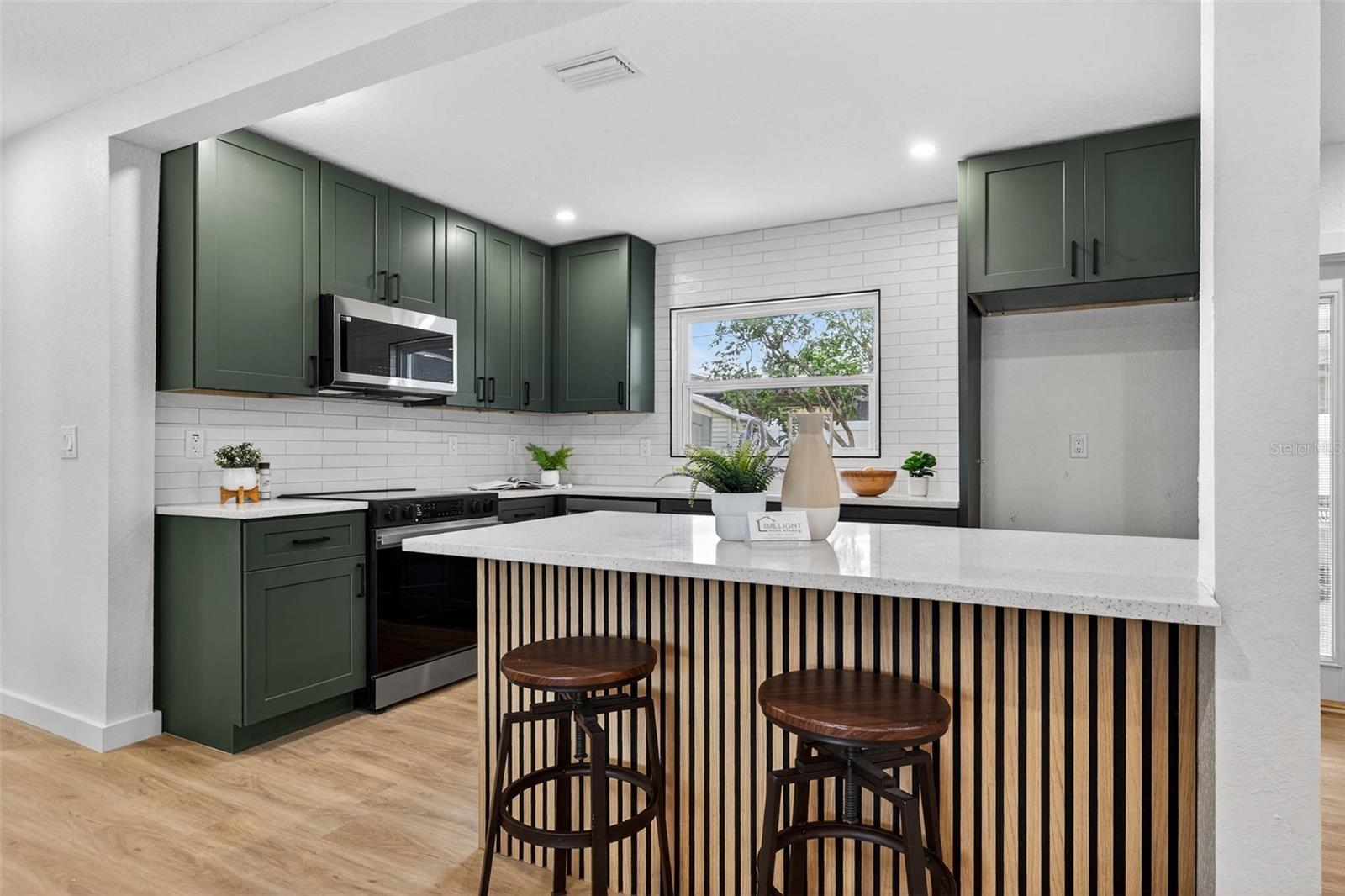 CRISP MANOR - Residential