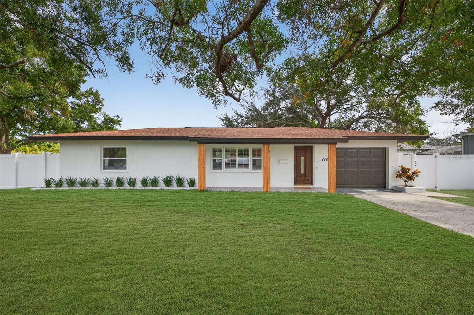 CRISP MANOR - Residential