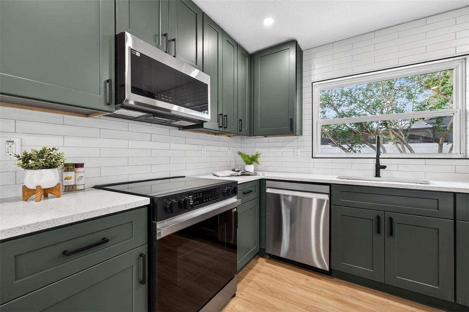 CRISP MANOR - Residential