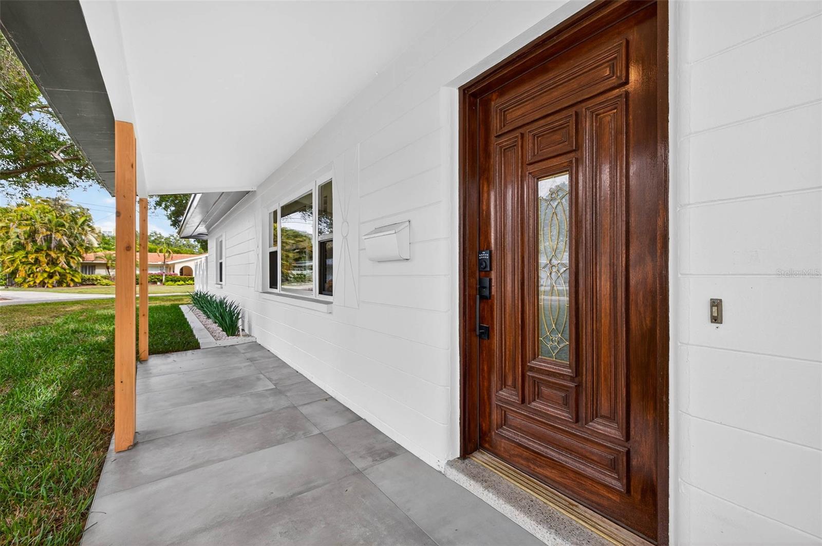 CRISP MANOR - Residential