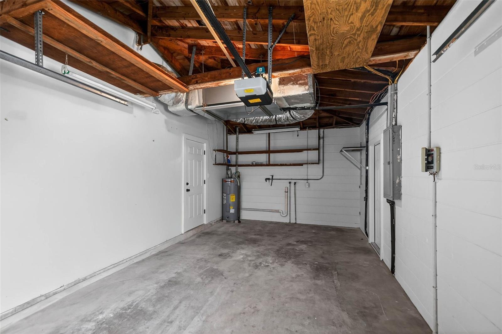 CRISP MANOR - Residential