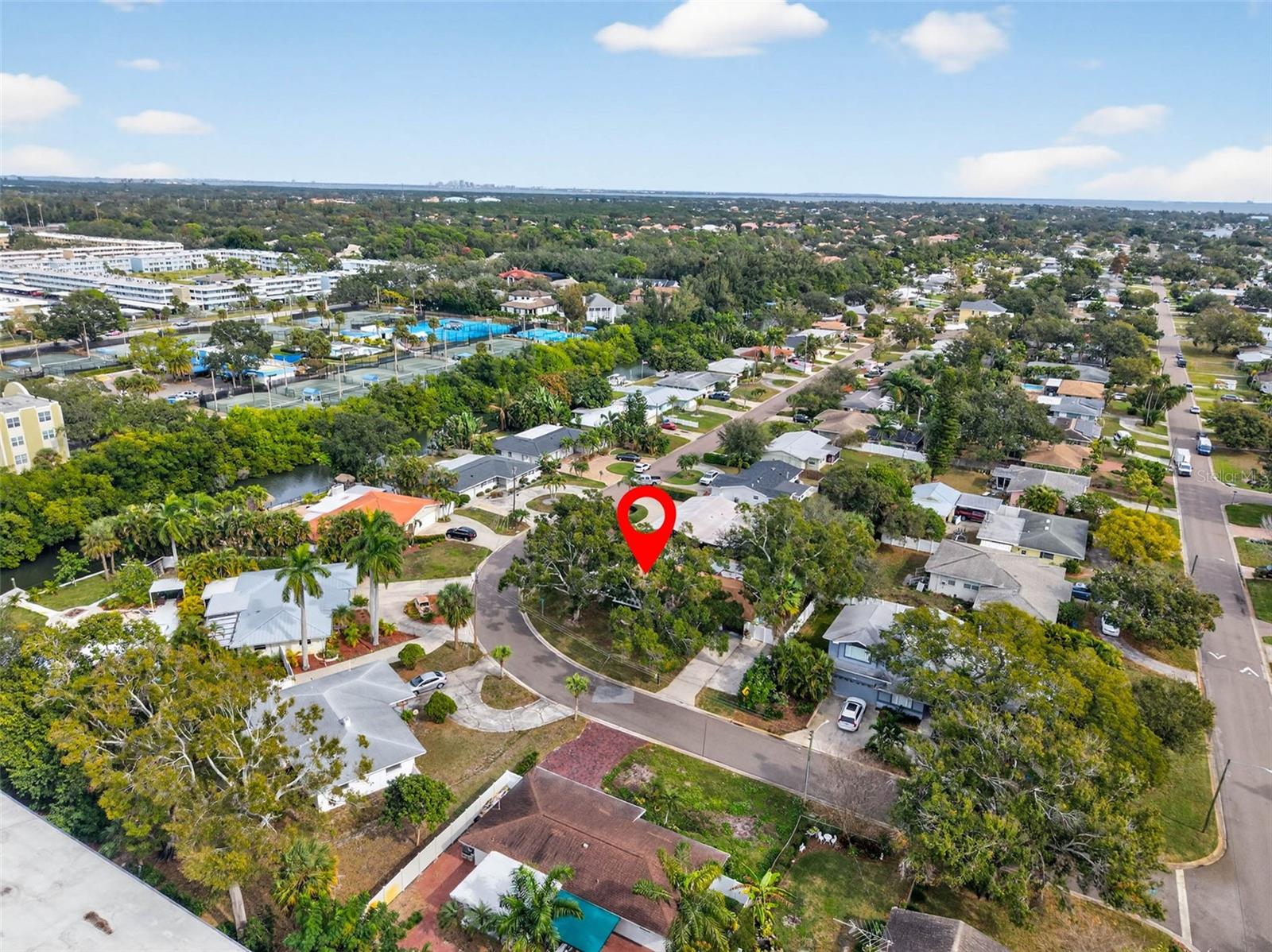 CRISP MANOR - Residential