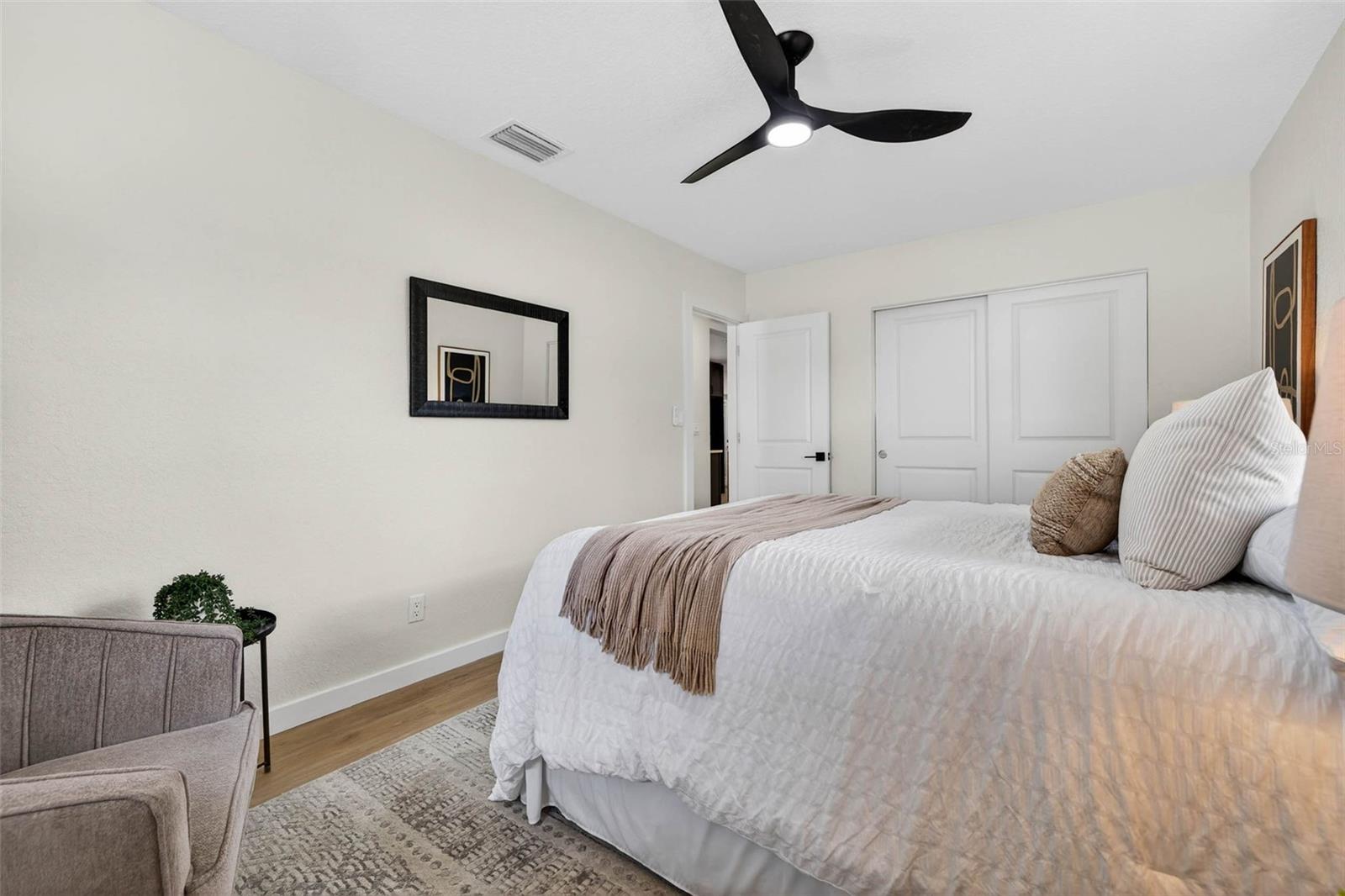 CRISP MANOR - Residential