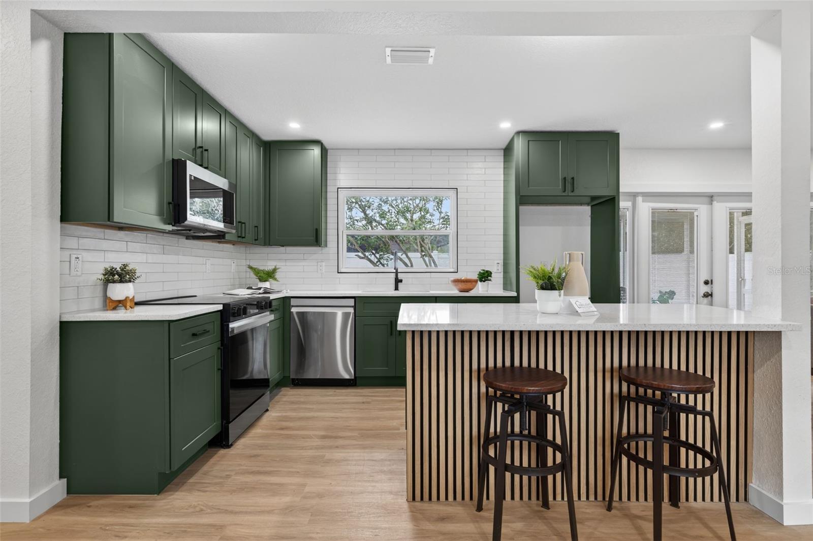 CRISP MANOR - Residential