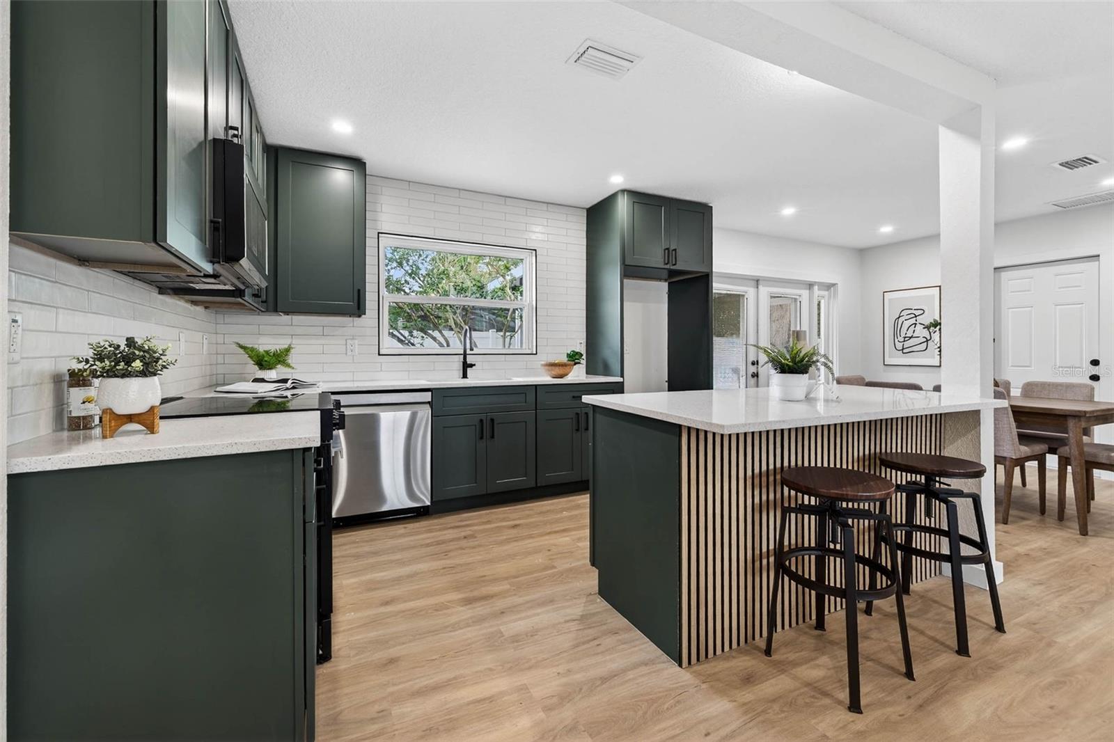 CRISP MANOR - Residential