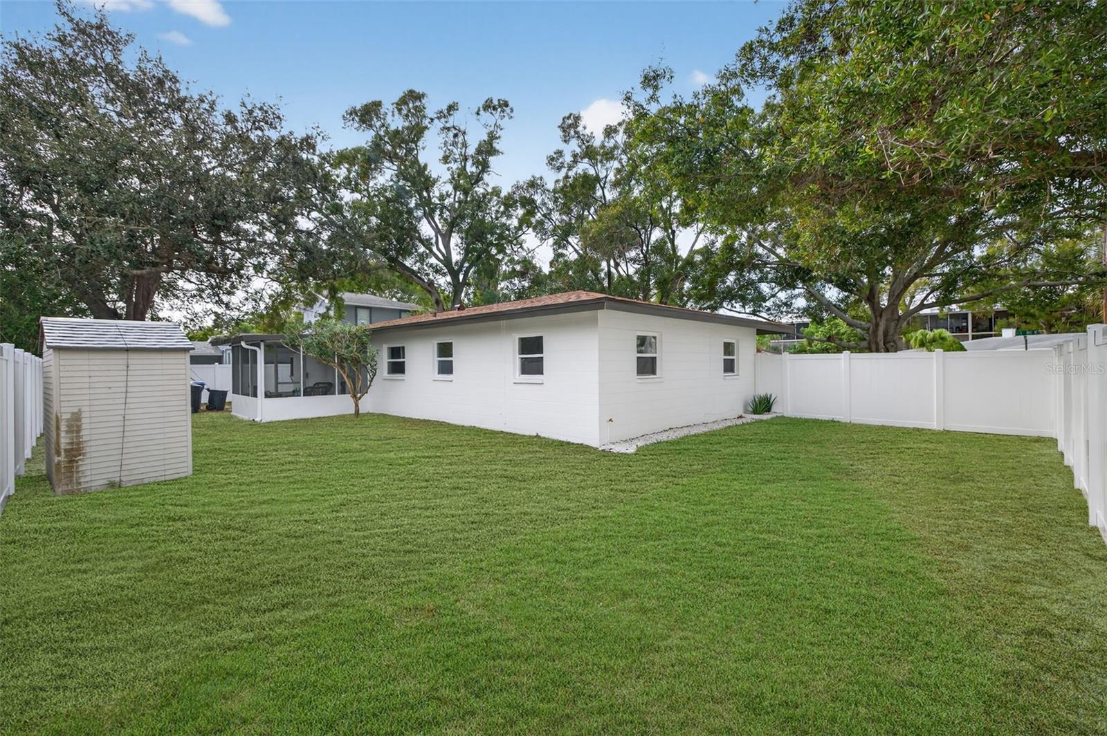 CRISP MANOR - Residential