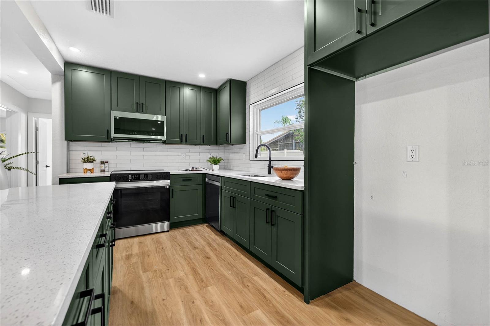 CRISP MANOR - Residential