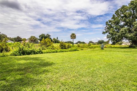 A home in LAKELAND