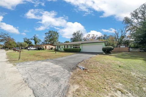 Photo of 2004 NE 52nd Street, Ocala, FL 34479 (MLS # OM720430)