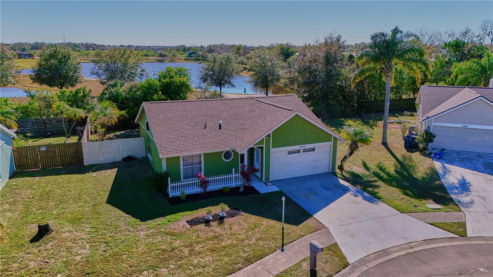 CENTRE LAKE - Residential