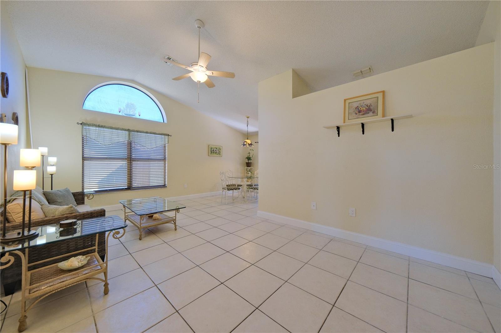 CENTRE LAKE - Residential