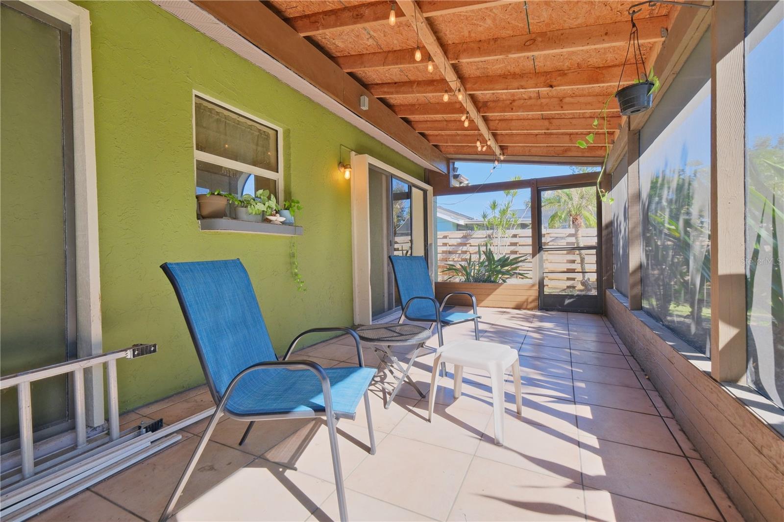 CENTRE LAKE - Residential