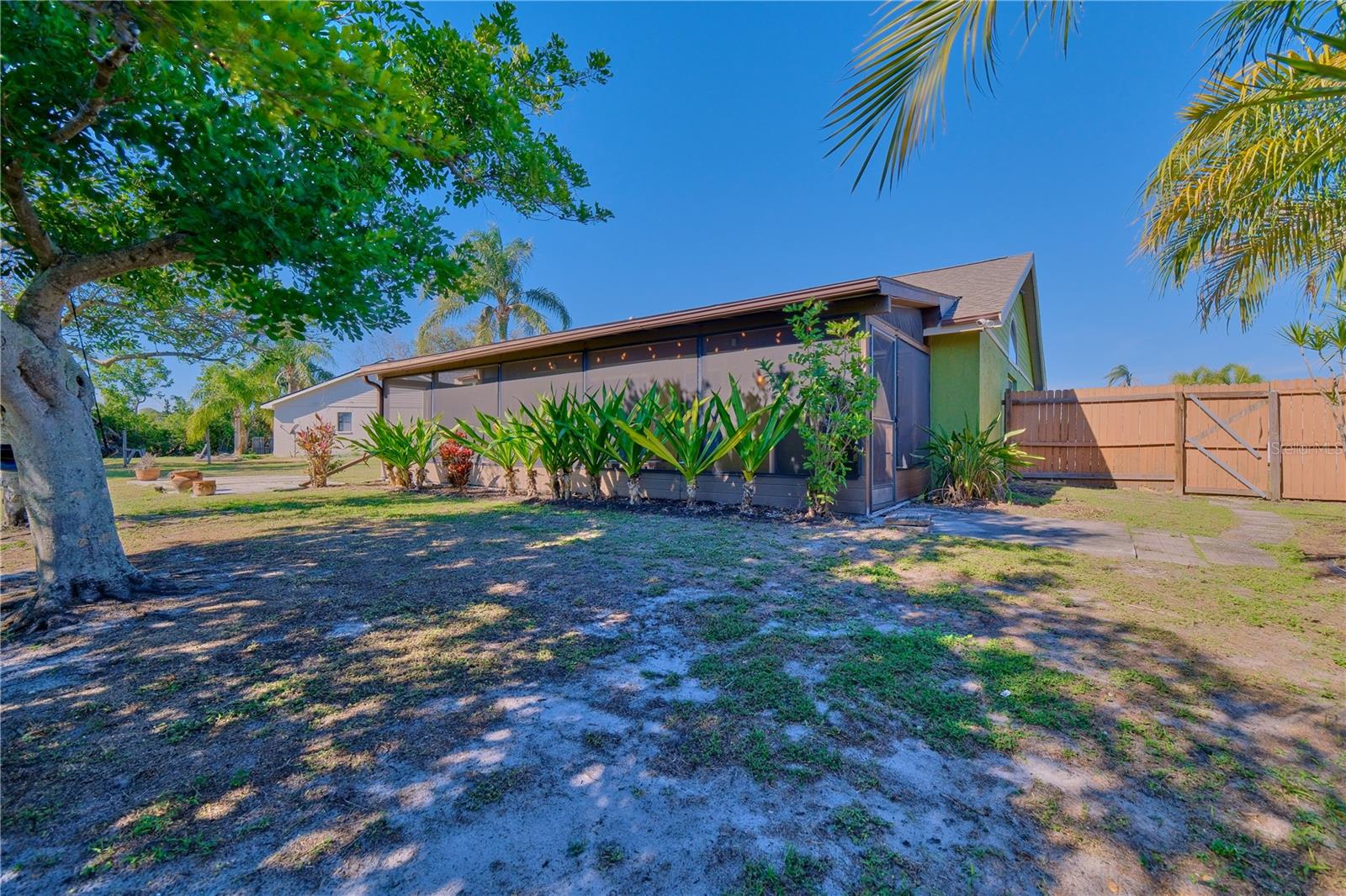 CENTRE LAKE - Residential