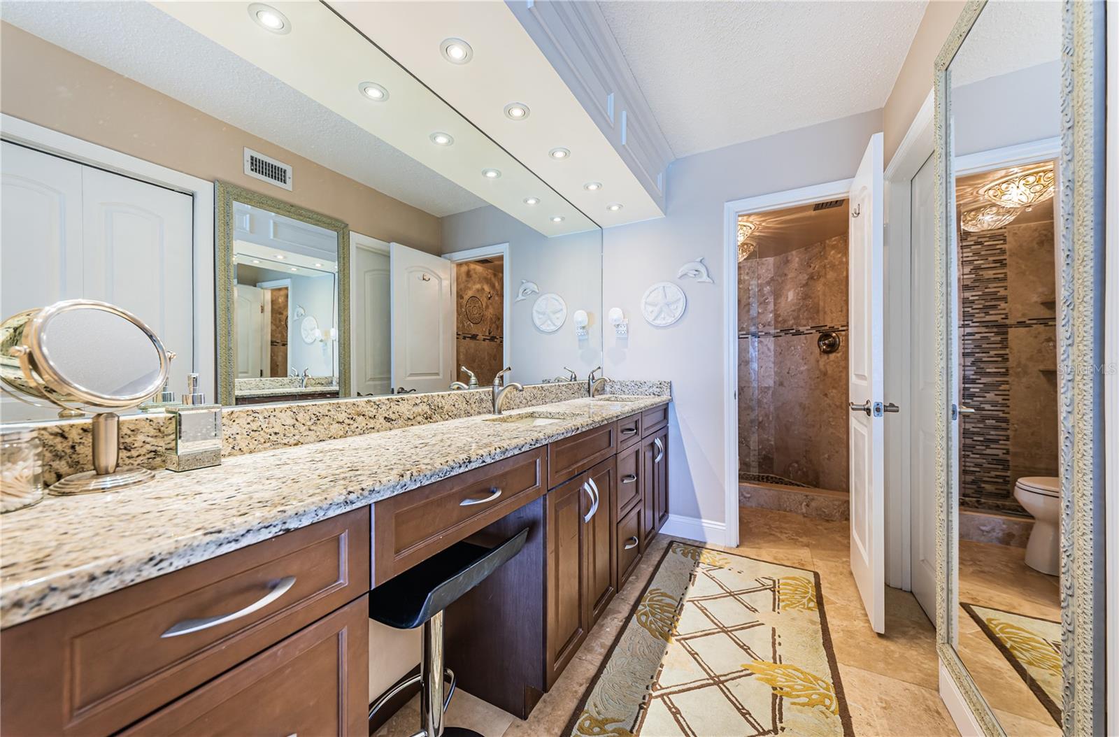 LA PUERTA DEL SOL CONDO - Residential