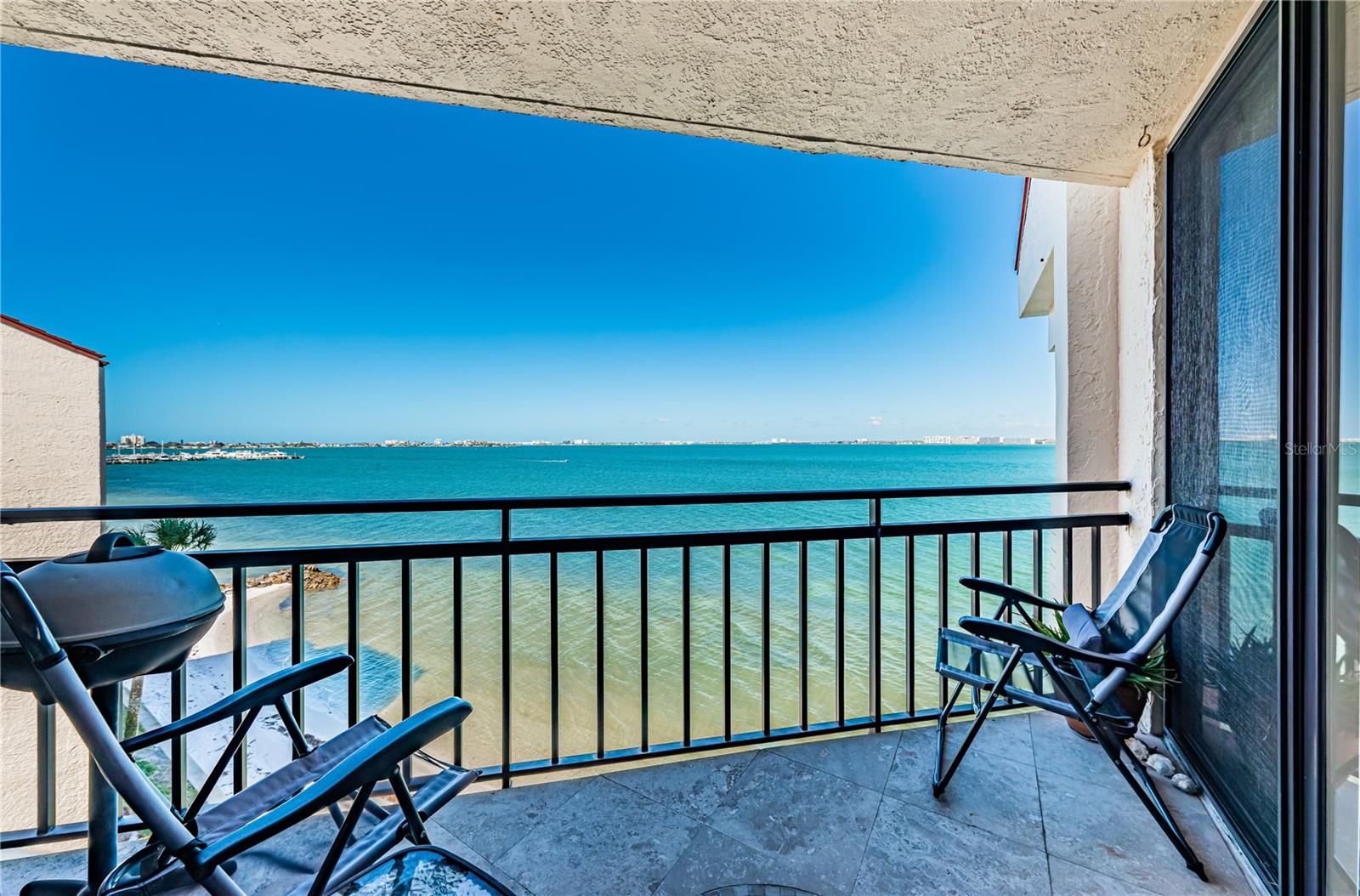 LA PUERTA DEL SOL CONDO - Residential