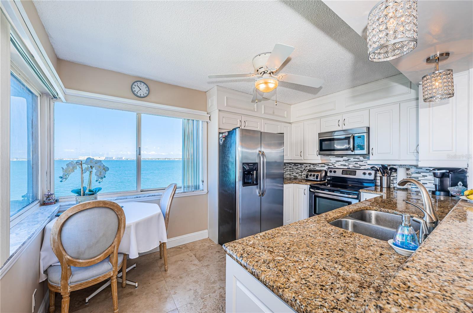 LA PUERTA DEL SOL CONDO - Residential