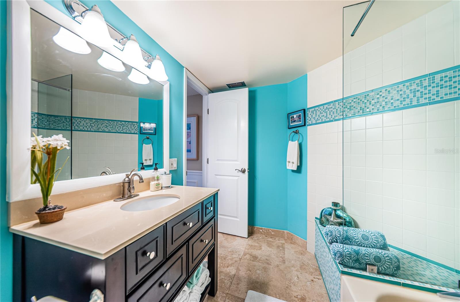 LA PUERTA DEL SOL CONDO - Residential