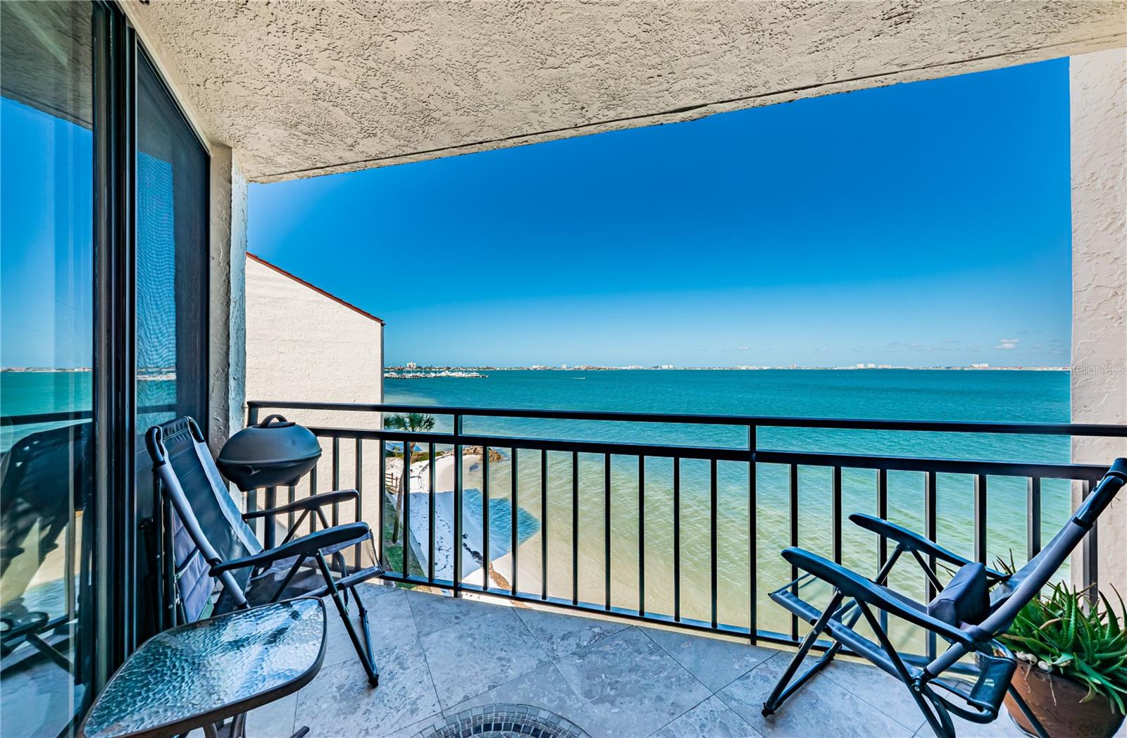 LA PUERTA DEL SOL CONDO - Residential