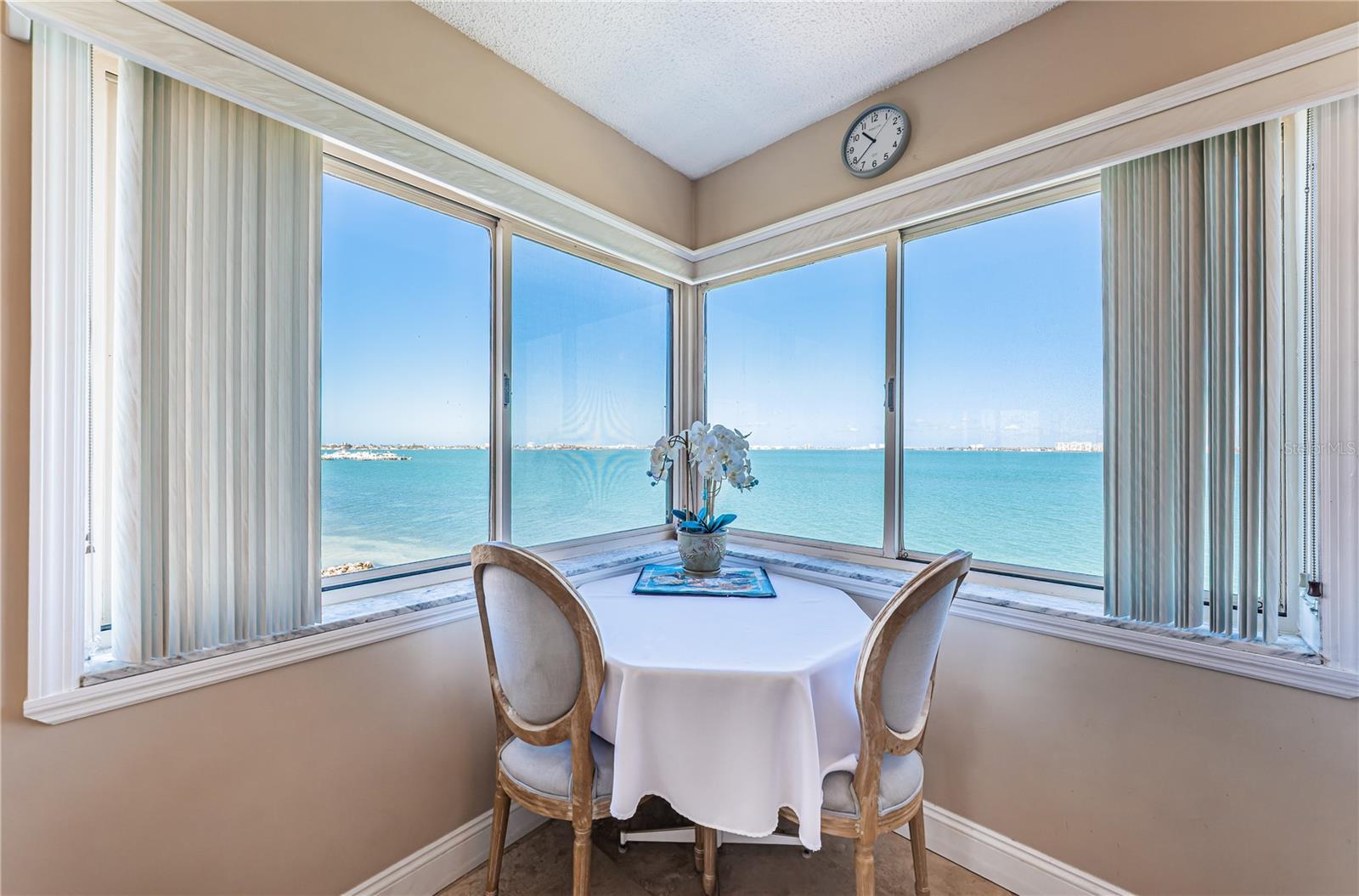 LA PUERTA DEL SOL CONDO - Residential