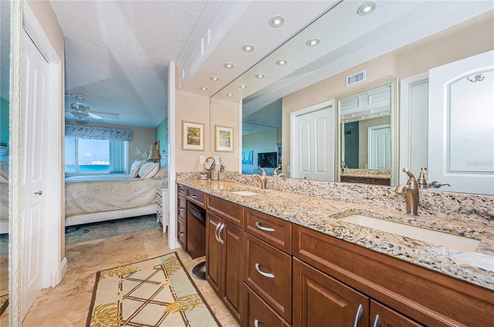 LA PUERTA DEL SOL CONDO - Residential