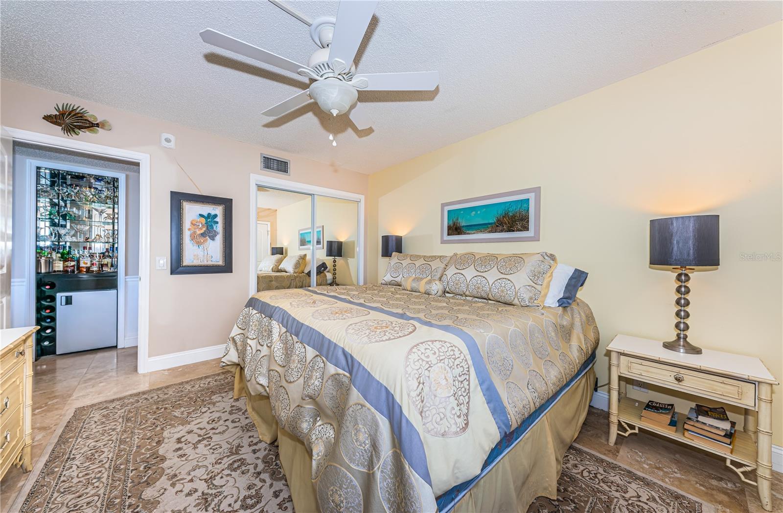 LA PUERTA DEL SOL CONDO - Residential