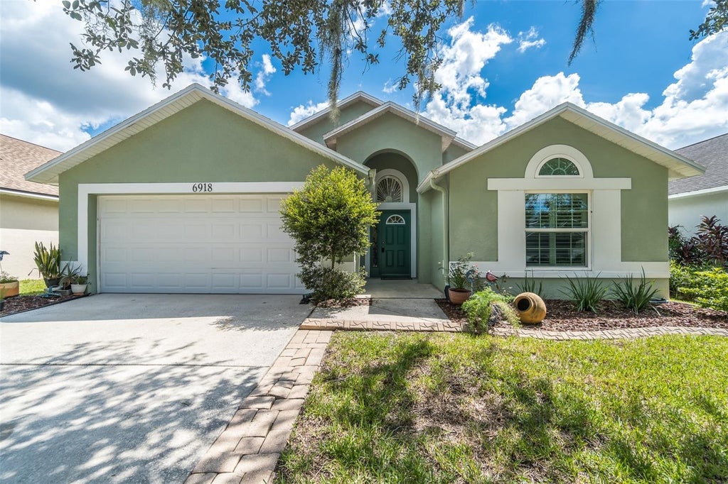 Photo of 6918 Jamestown Manor Drive, Riverview, FL 33578 (MLS # TB8552103)