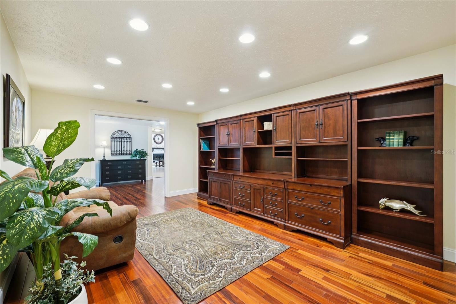 25238 BUNTING CIRCLE