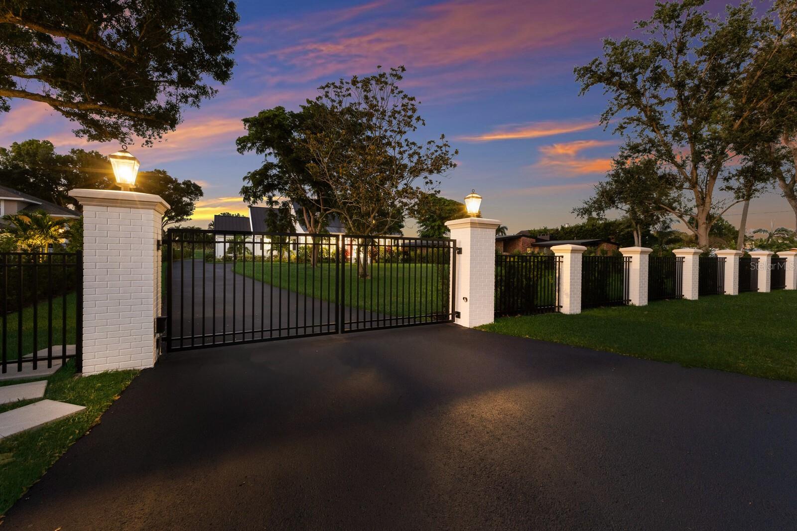 BRADENTON COUNTRY CLUB TO 64 - Residential