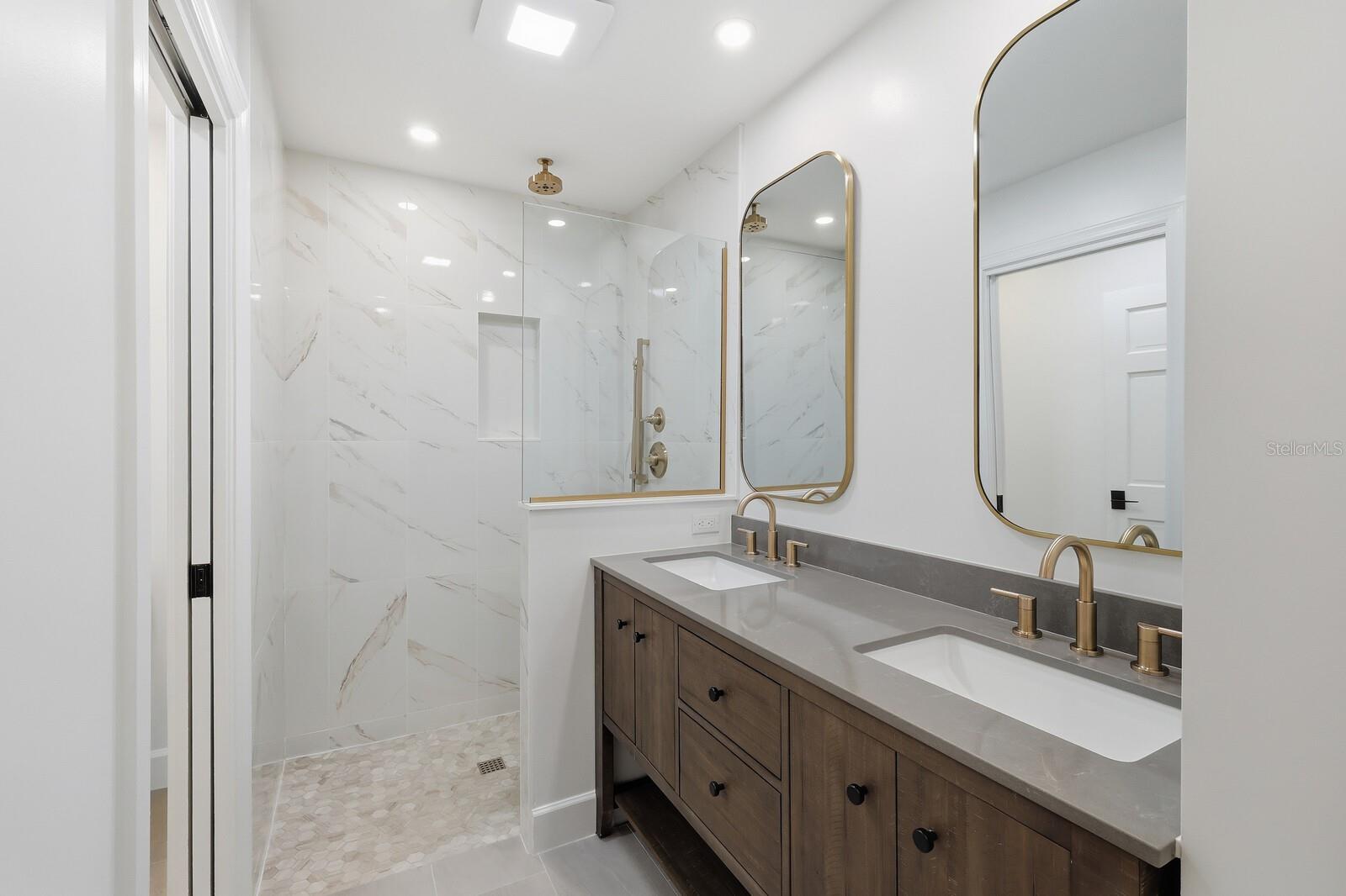 BRADENTON COUNTRY CLUB TO 64 - Residential